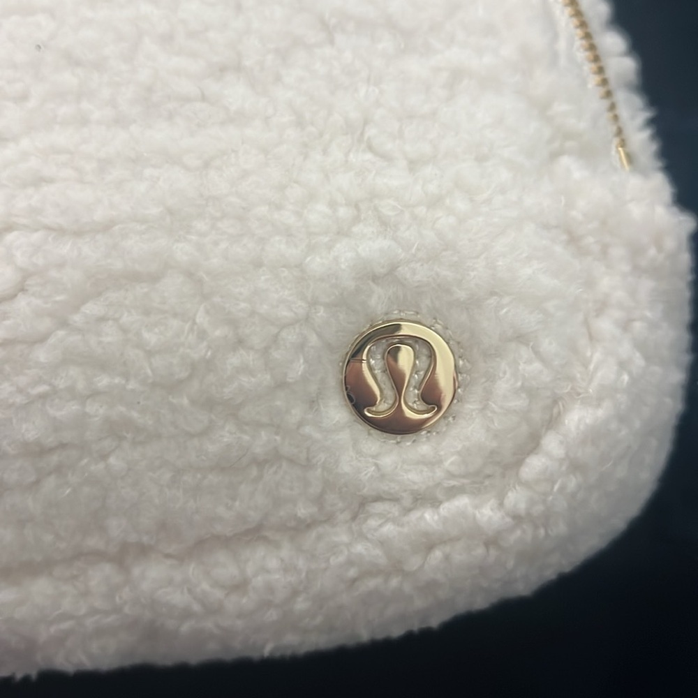 Lululemon Everywhere Belt Bag 2L - fleece - Picture 2 of 5